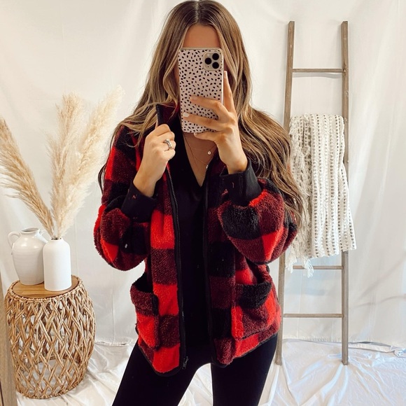 NWT MAGNOLIA GALWAY RED ❤️🖤 PLAID COZY FLEECE JACKET, Sz.M, BNWTIB - Picture 8 of 11
